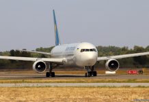 Boeing 767 МАУ на рулежной дорожке