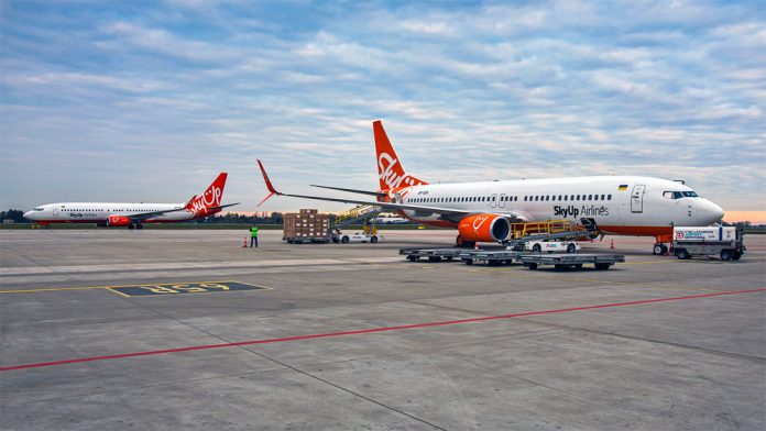 Boeing 737-800 SkyUp