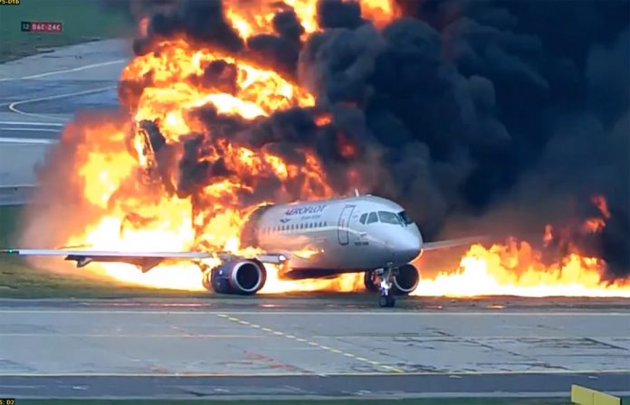 Первые секунды пожара Superjet 100 