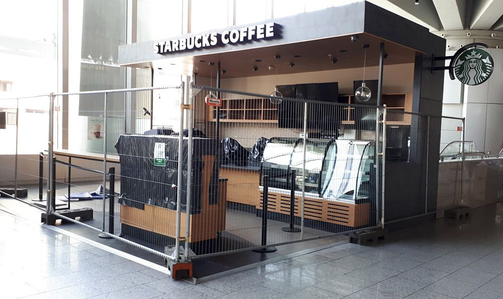 Закрытая точка Starbucks в аэропорту Франкфурта