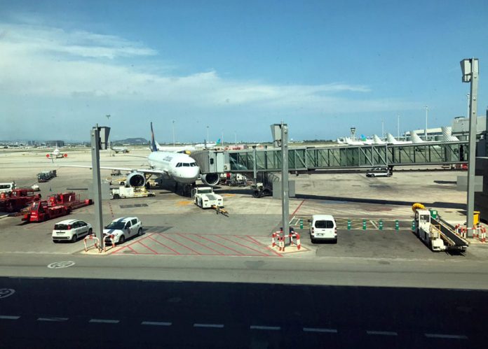 Самолет Lufthansa в Барселоне
