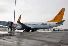 Boeing 737-800 Pegasus Airlines у телетрапа