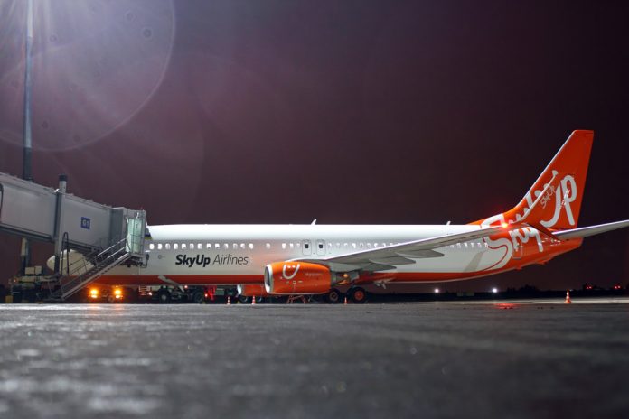Boeing 737-800 SkyUp