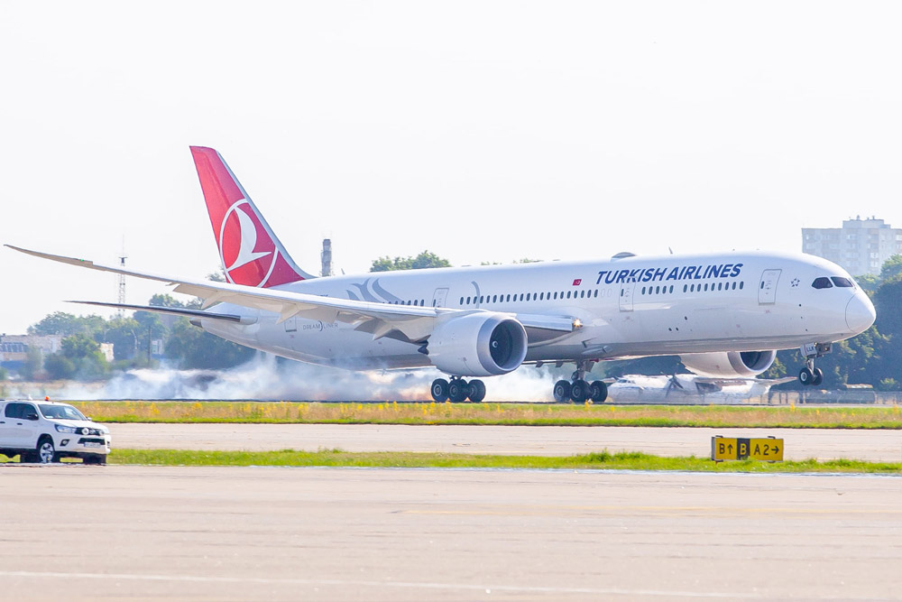 Посадка Boeing 787-9 Turkish Airlines в аэропорту Борисполь