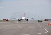 Водный салют для первого рейса Wizz Air в Запорожье