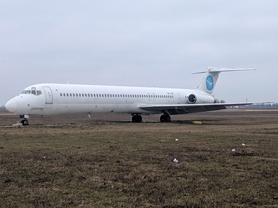 MD-83 UR-COC