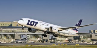 Взлет Boeing 787 LOT