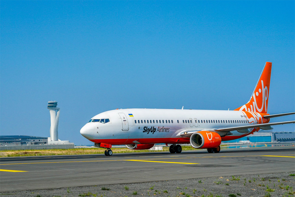 Встреча Boeing 737-800 SkyUp в новом аэропорту Стамбула