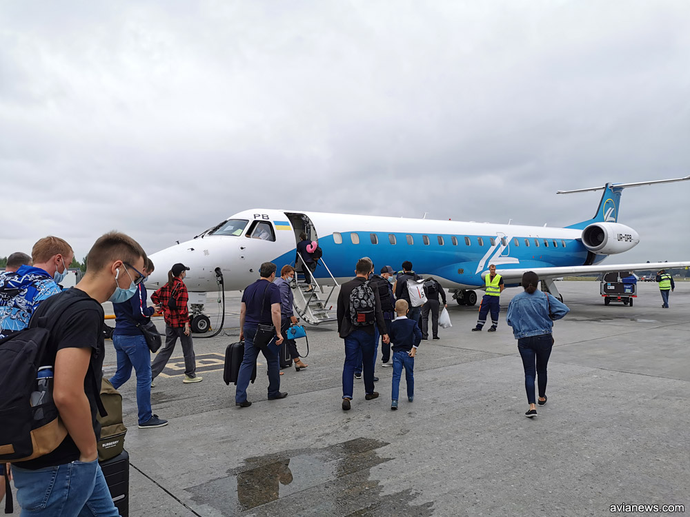 Посадка в Embraer 145 "Роза Ветров" в аэропорту Борисполь