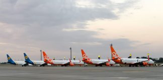 Самолеты SkyUp и МАУ в аэропорту Борисполь