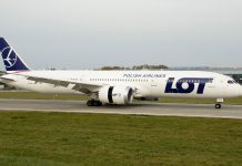 Boeing 787 LOT в аэропорту Львов