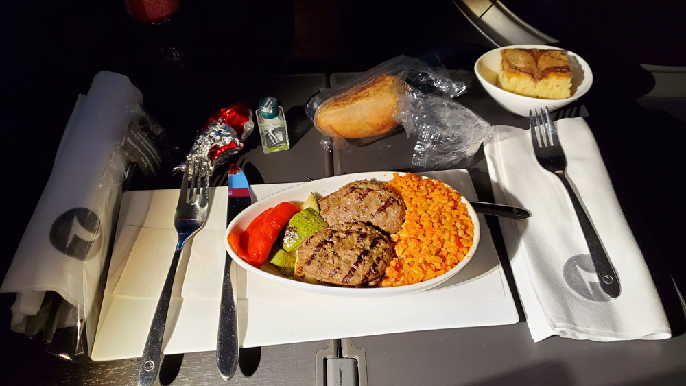 Тефтели с булгуром как питание в бизнес-классе Turkish Airlines