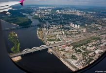 Вид на Киев с высоты из окна самолета