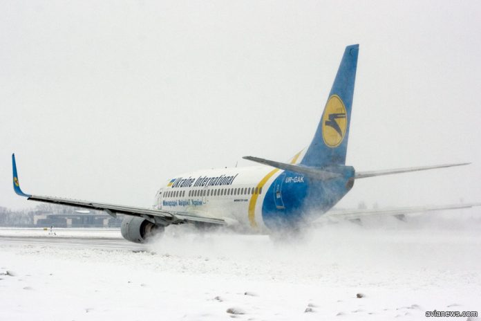 Boeing 737 МАУ зимой в снег
