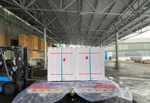 Контейнеры с первой партией вакцины от коронавируса для Украины