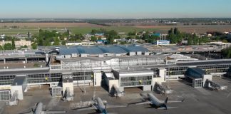 Вид на самолеты и терминал D аэропорта Борисполь с высоты