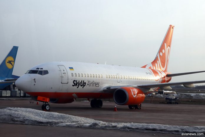 Boeing 737-700 SkyUp