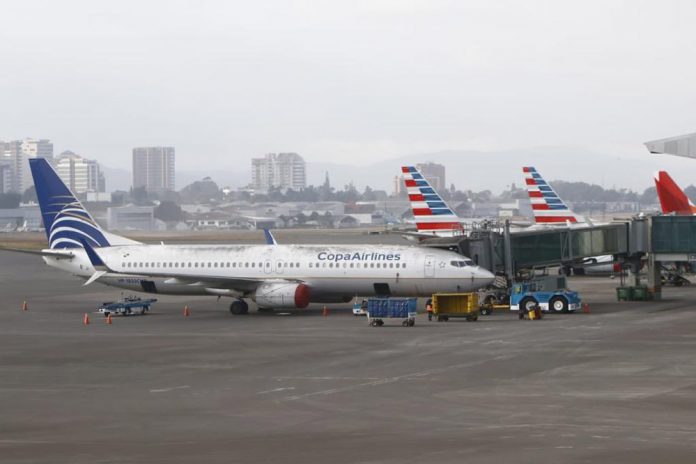 Вулканический пепел на самолете Boeing 737 Copa Airlines в аэропорту Гватемалы