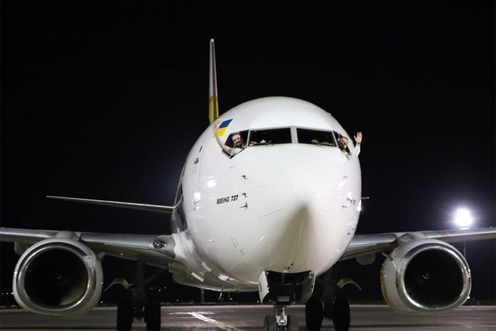 Приветствие пилотов Bees Airlines в Тбилиси после выполнения первого регулярного рейса