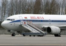 Boeing 737 "Белавиа" в аэропорту Минска