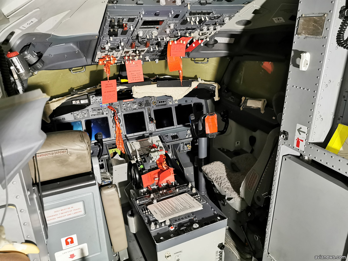 Кабина пилотов Boeing 737