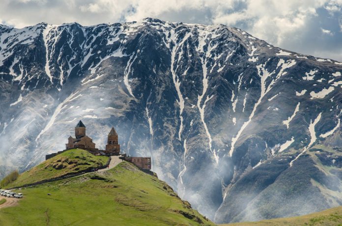 Троицкая церковь в Гергети, Грузия