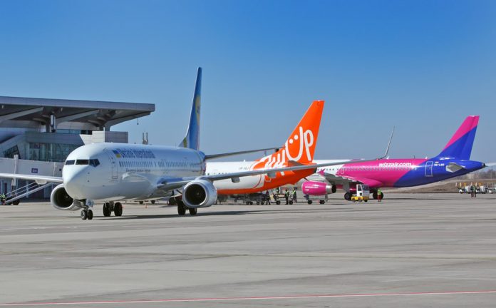 Літаки МАУ, SkyUp та Wizz Air