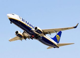 Взлет Boeing 737-800 Ryanair
