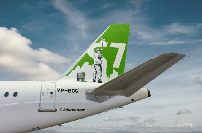 Airbus A320 S7 Airlines в белой арт-ливрее уличного художника