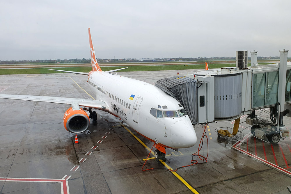 Boeing 737-700 SkyUp
