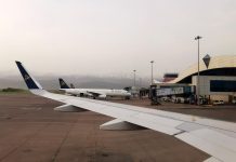 Самолеты Air Astana в аэропорту Алматы