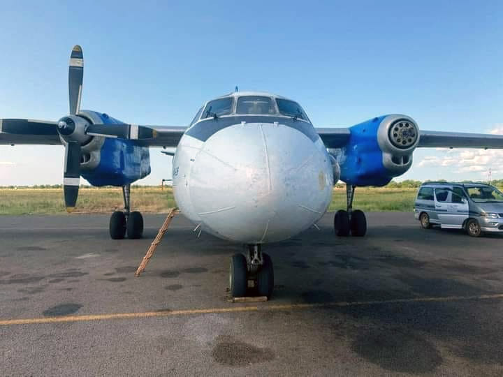 Ан-26 без одного винта после посадки в Джубе