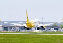 Boeing 737-800 Bees Airline в аэропорту Харьков