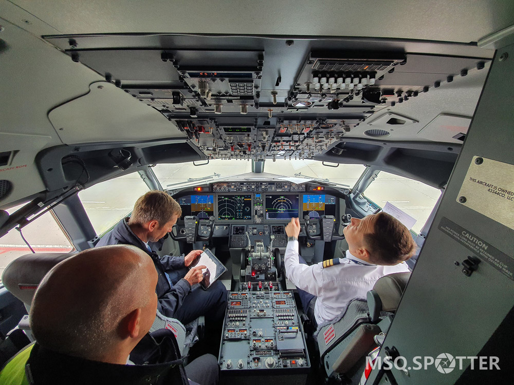 Кабина пилотов Boeing 737-8