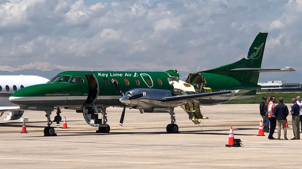Повреждение фюзеляжа Swearingen Metroliner после столкновения с другим самолетом