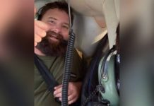 Джеймс Мэтью Брайант в вертолете по пути в полицейский участок