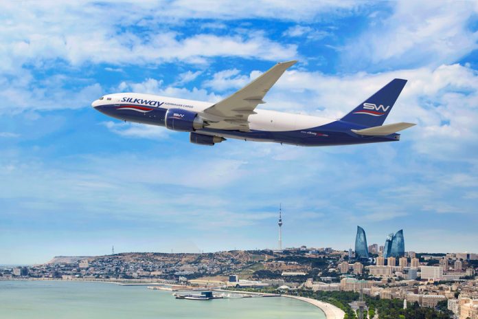 Boeing 777F Silk Way над Баку