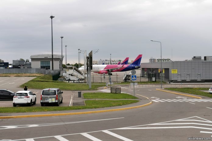 Самолеты Wizz Air в аэропорту 