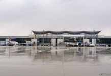 Вид на терминал D и самолеты в аэропорту Борисполь