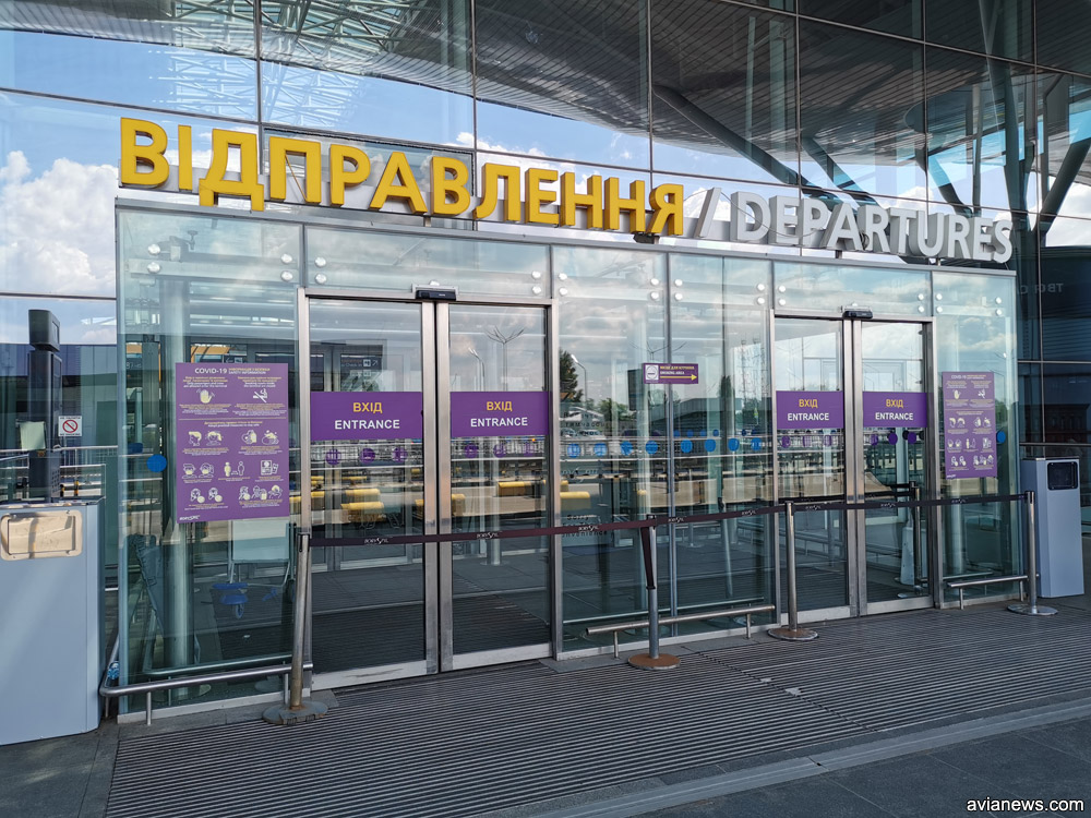 Закрытый вход в терминал D в аэропорту Борисполь