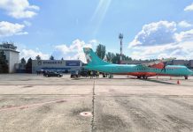 Самолет ATR 72-600 "Роза Ветров" в аэропорту Кривой Рог