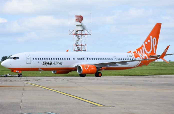 Boeing 737-900ER в ливрее SkyUp с регистрацией 2-JBZI