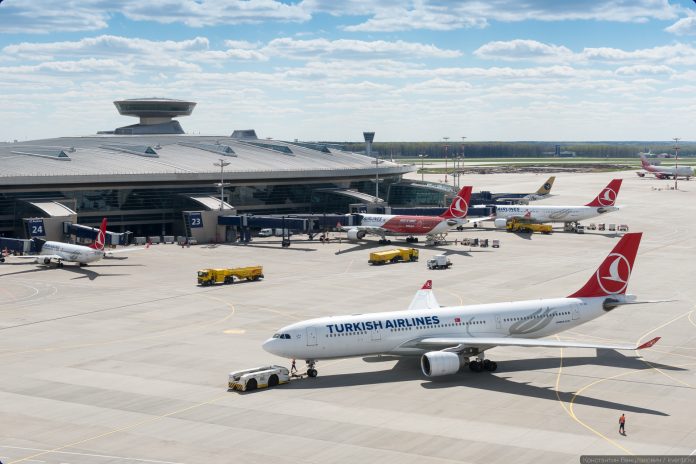 Самолеты Turkish Airlines в аэропорту Внуково