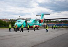 ATR 72-600 "Роза Ветров" на взлетно-посадочной полосе в аэропорту Ужгород