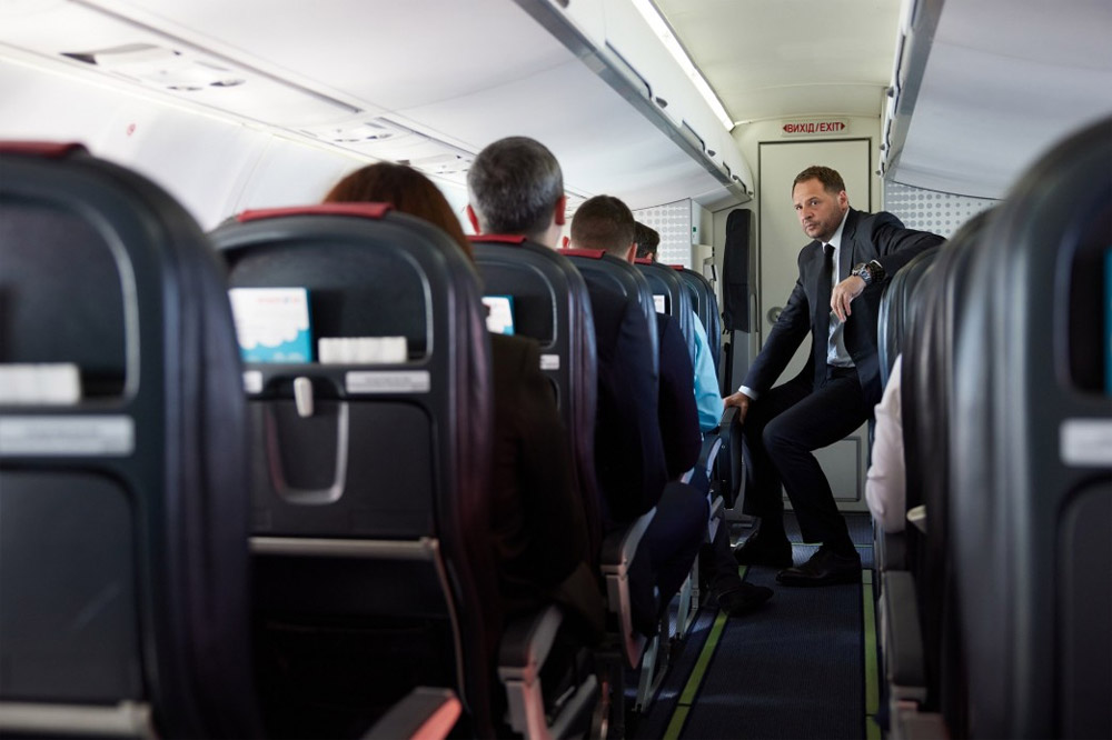 Глава Офиса президента Андрей Ермак на борту ATR 72-600 "Розы Ветров"