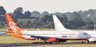 Boeing 737-800 в ливрее SkyUp с заводским номером 33029 в аэропорту Шаннон