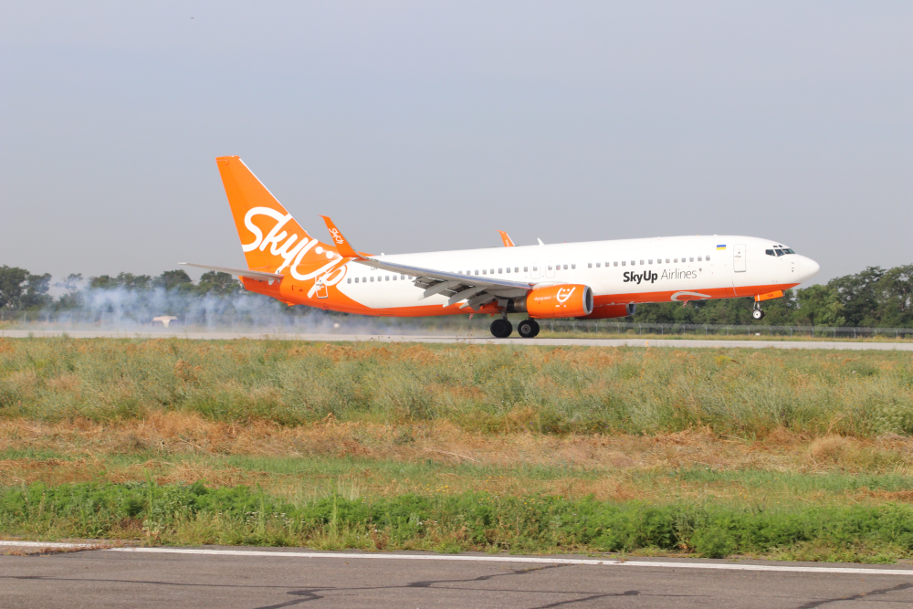Boeing 737-800 SkyUp