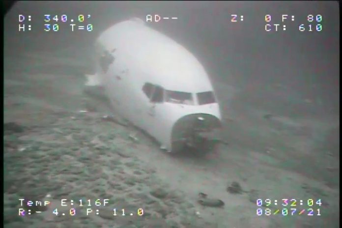 Носовая часть фюзеляжа Boeing 737-200 Transair на дне Тихого океана рядом с Гонолулу