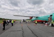 ATR 72-600 "Розы Ветров" на полосе в аэропорту Ужгород