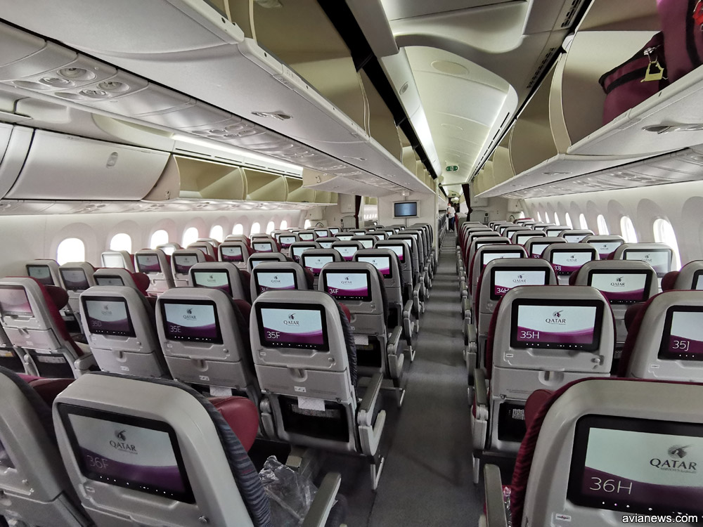 Салон эконом-класса Boeing 787-8 Qatar Airways